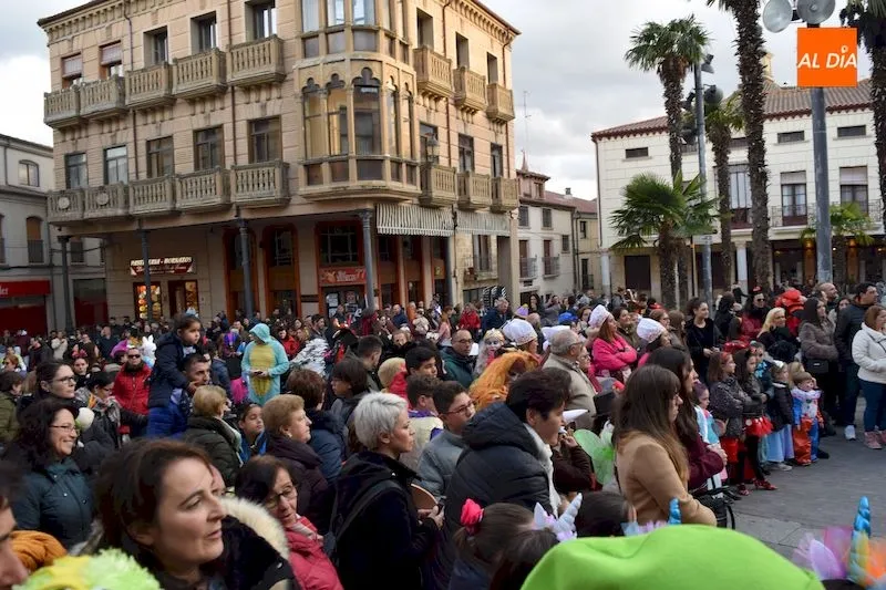 Foto 2 - Alba de Tormes festeja los carnavales con un multitudinario desfile y un imaginativo concurso de...