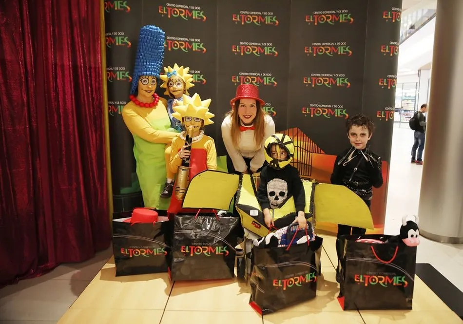 Foto 10 - Carnaval muy televisivo en el Centro Comercial El Tormes  