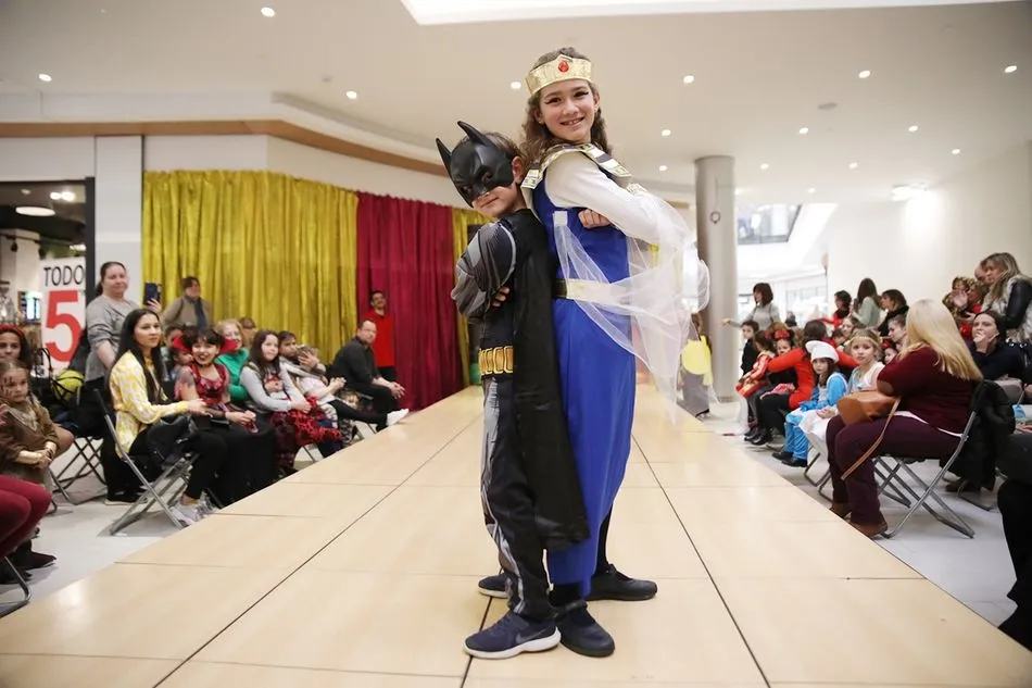 Foto 7 - Carnaval muy televisivo en el Centro Comercial El Tormes  