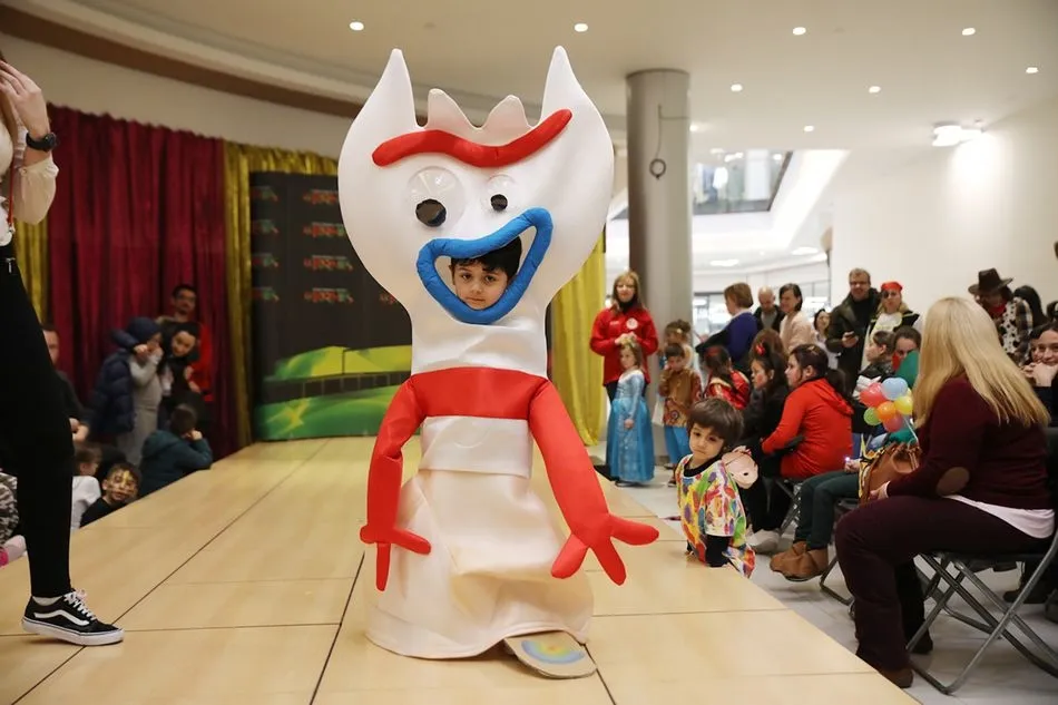 Foto 6 - Carnaval muy televisivo en el Centro Comercial El Tormes  