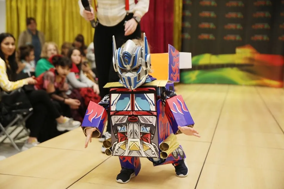 Foto 4 - Carnaval muy televisivo en el Centro Comercial El Tormes  