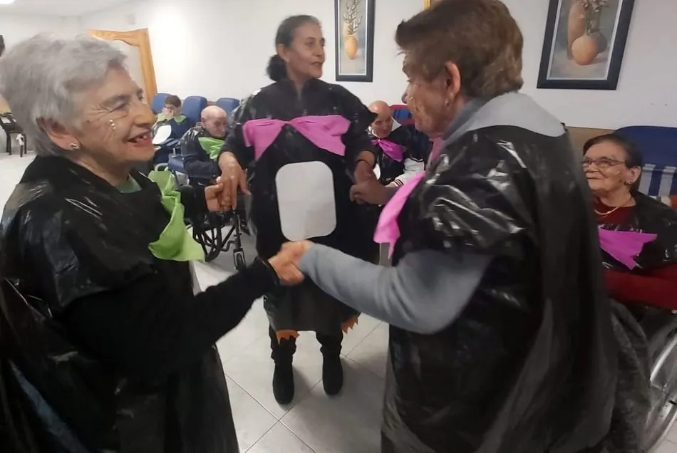 Foto 7 - Los mayores de la residencia municipal de Saucelle celebran el Carnaval por todo lo alto  