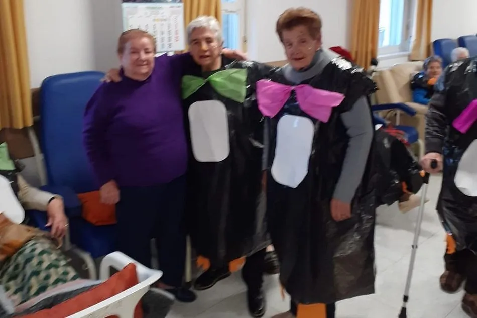 Foto 4 - Los mayores de la residencia municipal de Saucelle celebran el Carnaval por todo lo alto  