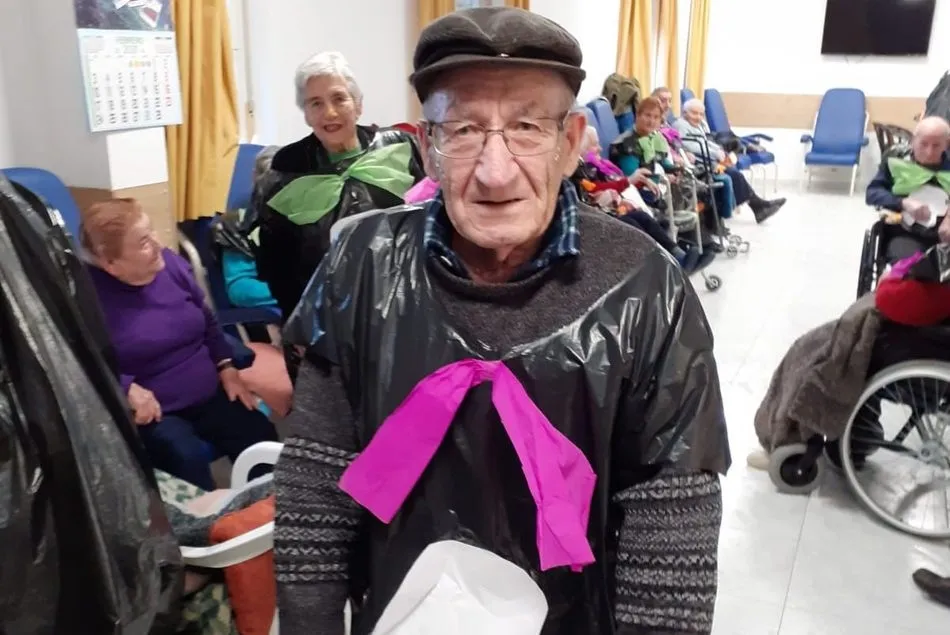 Foto 3 - Los mayores de la residencia municipal de Saucelle celebran el Carnaval por todo lo alto  