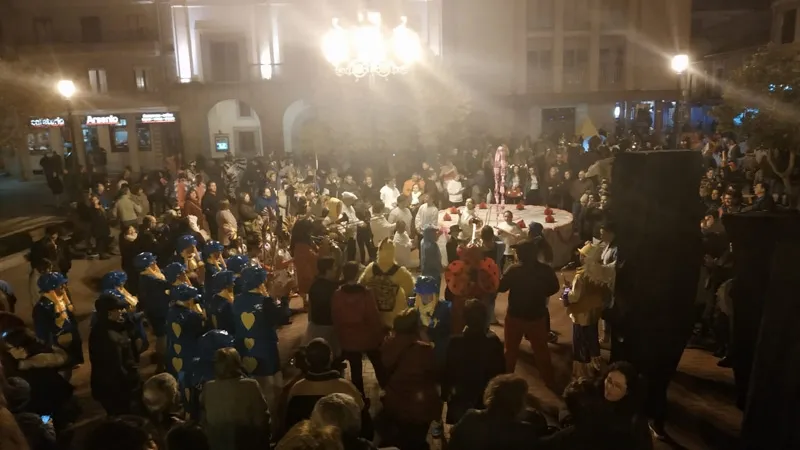 Foto 2 - Originalidad, espect&aacute;culo y animaci&oacute;n protagonizan un colorido concurso y desfile de Carnaval en...