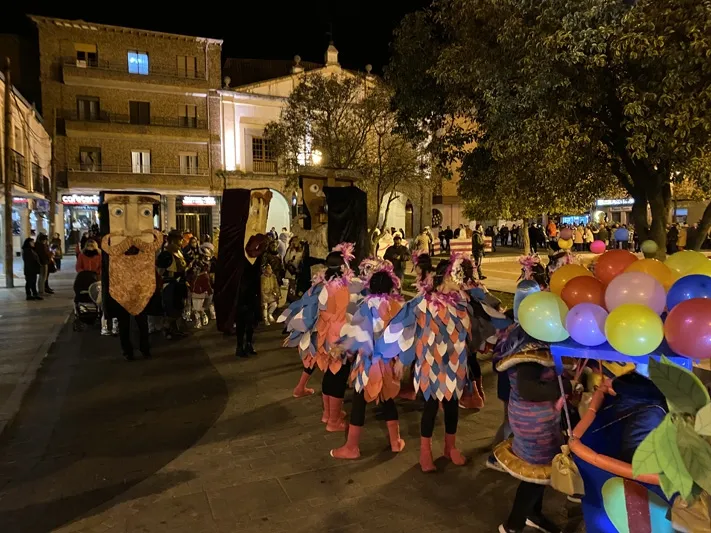 Foto 3 - Originalidad, espect&aacute;culo y animaci&oacute;n protagonizan un colorido concurso y desfile de Carnaval en...