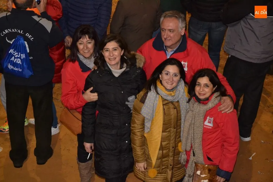 Foto 11 - Apote&oacute;sico colof&oacute;n del Carnaval con un multitudinario Pasacalles de Cenizos  