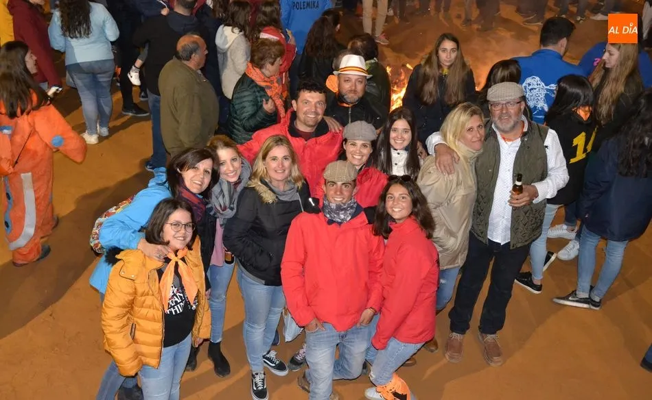 Foto 9 - Apote&oacute;sico colof&oacute;n del Carnaval con un multitudinario Pasacalles de Cenizos  