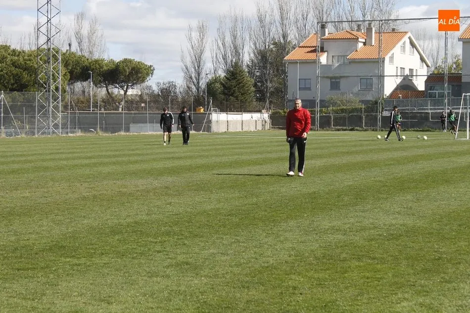 Foto 3 - El Salamanca UDS se pone serio para buscar los tres puntos en el derbi con el Guijuelo
