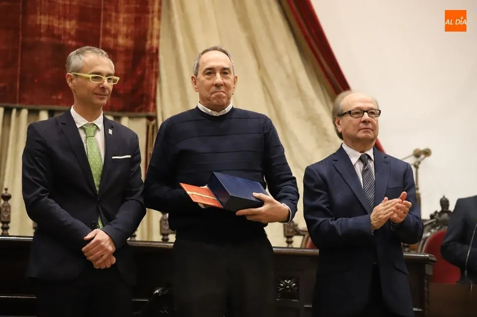 Foto 2 - La USAL homenajea al Personal de Administraci&oacute;n y Servicios que alcanza su jubilaci&oacute;n