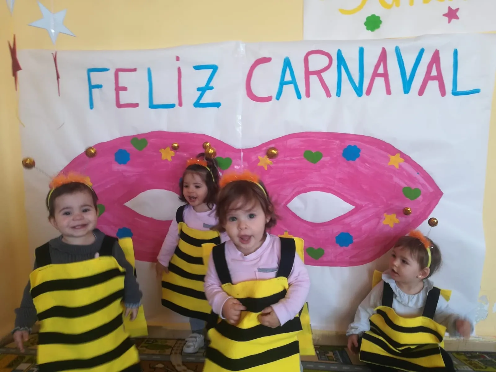 Foto 6 - Peque&ntilde;os y mayores disfrutan del carnaval en Valdelosa