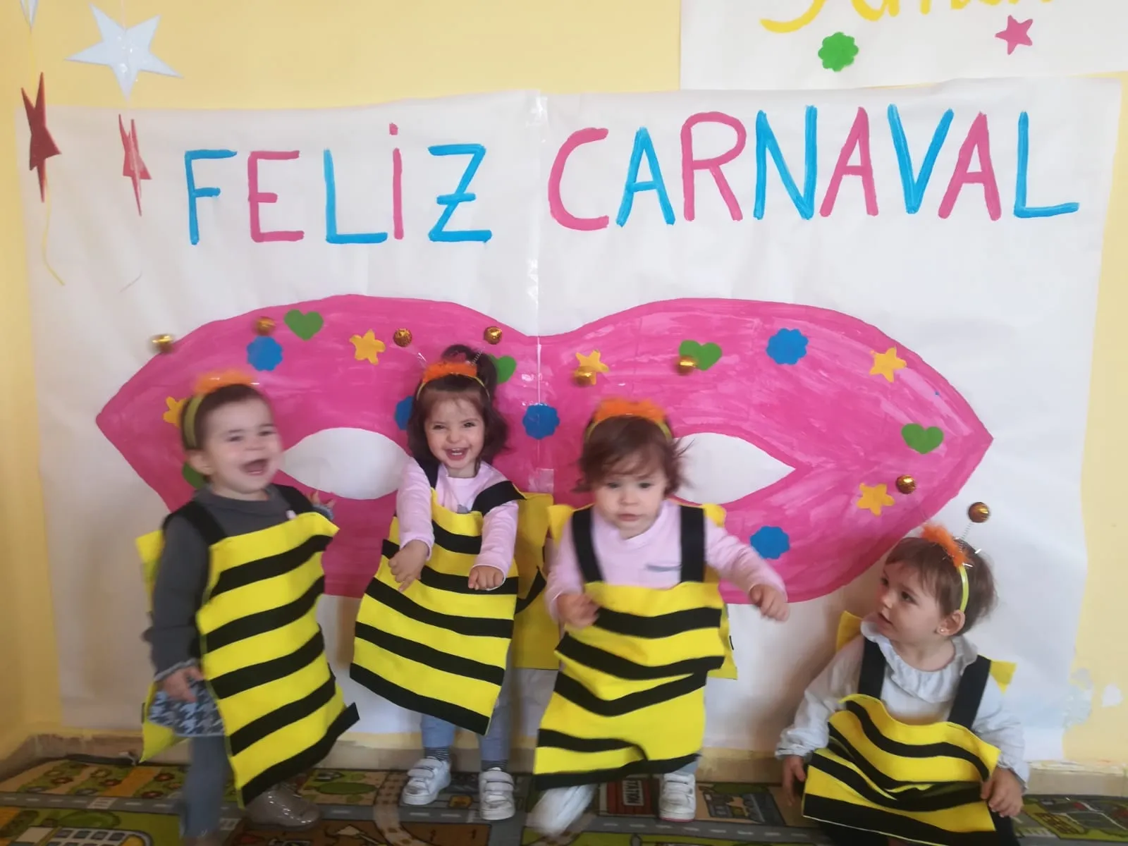 Foto 4 - Peque&ntilde;os y mayores disfrutan del carnaval en Valdelosa
