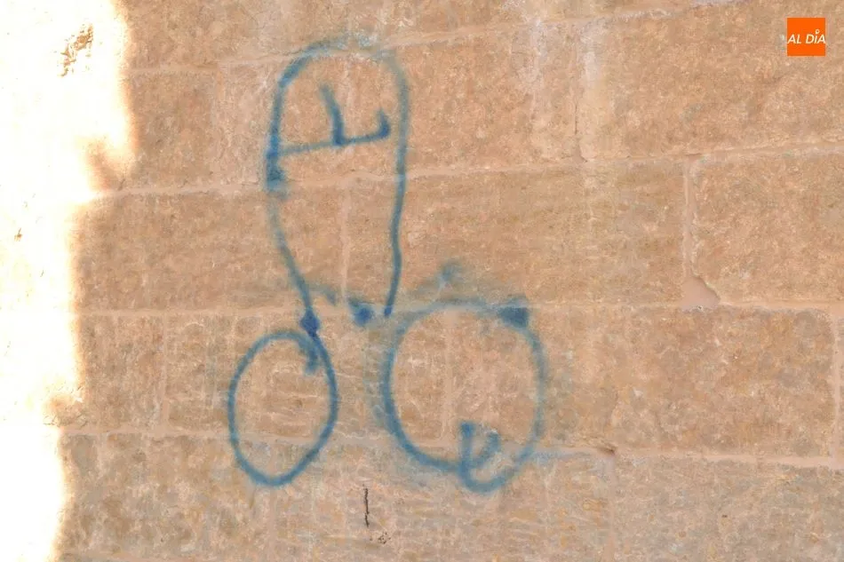 Foto 5 - La Catedral sufre un lamentable ataque grafitero  