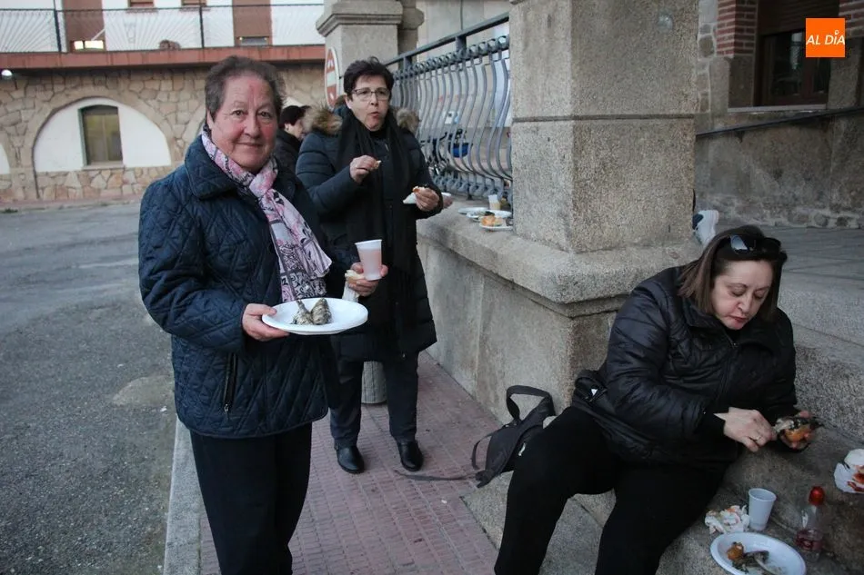 Foto 4 - El entierro de la sardina pone el fin al Carnaval en Villarino de los Aires  