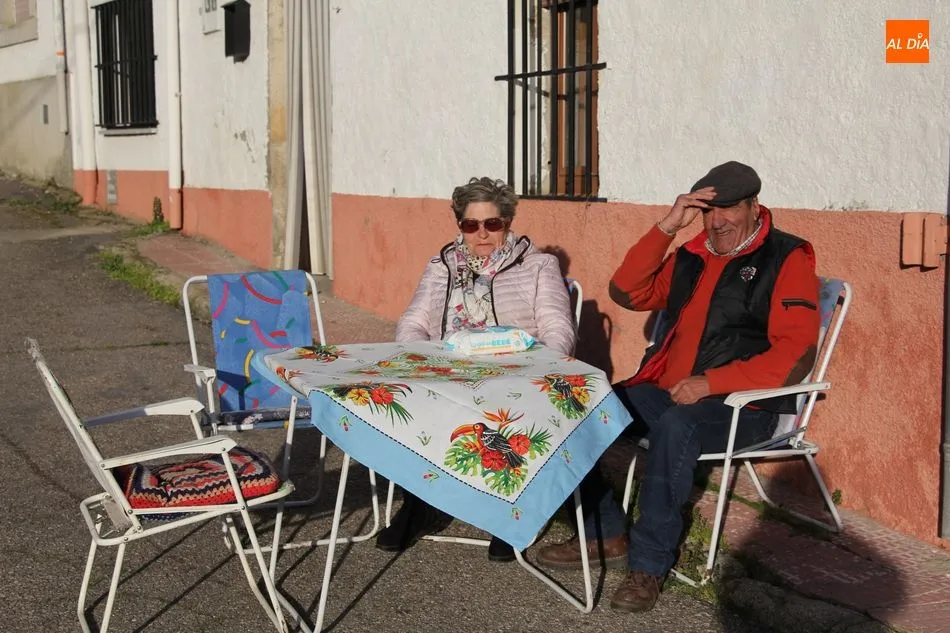 Foto 3 - El entierro de la sardina pone el fin al Carnaval en Villarino de los Aires  