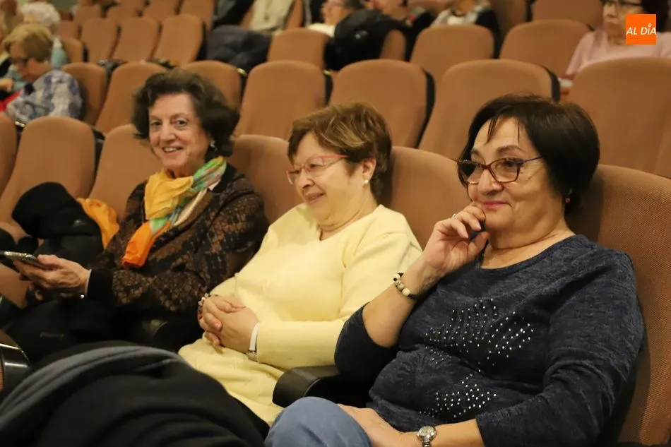 Foto 4 - Tejidos a la &uacute;ltima en la Universidad de la Experiencia  