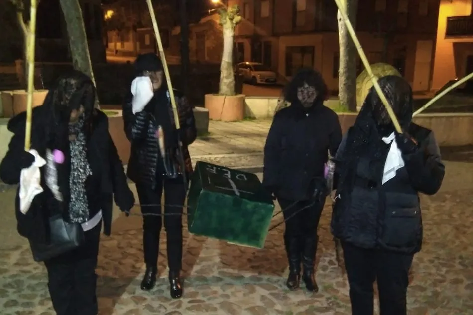 Las mujeres de Hinojosa también lloran el ‘viaje’ de la sardina  