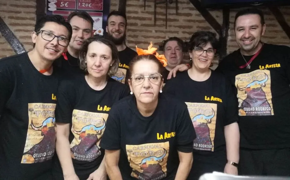 Foto 5 - Una papelera ardiendo, varios reencuentros o una entrega de premios, en la &uacute;ltima galer&iacute;a del...