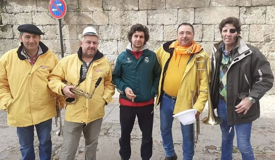 Foto 4 - Una papelera ardiendo, varios reencuentros o una entrega de premios, en la &uacute;ltima galer&iacute;a del...