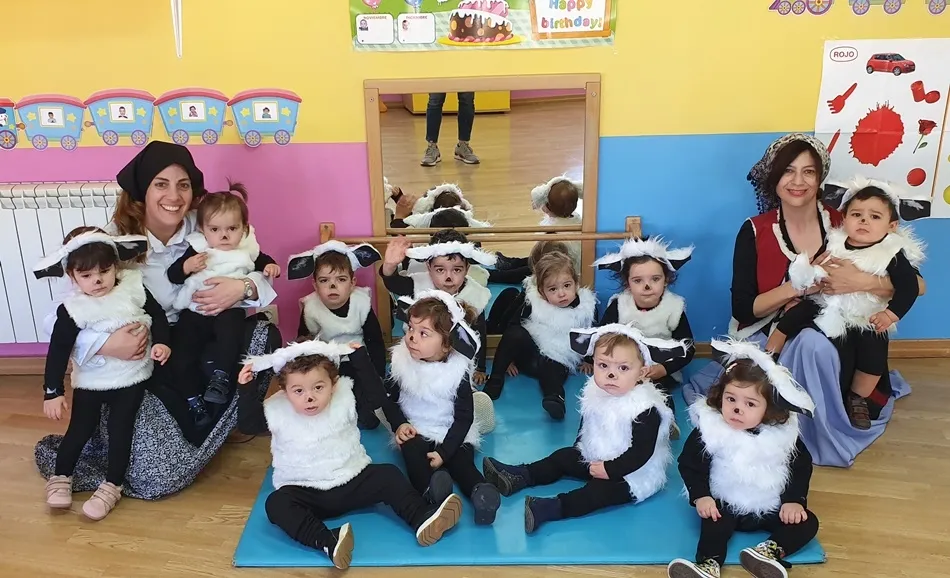 Los peques de la guardería de La Fuente se disfrazaron para recibir el Carnaval  