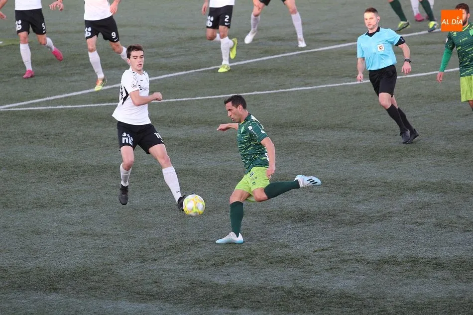 El capitan chacinero, Jonathan Martín, en reciente partido en el Municipal de Guijuelo