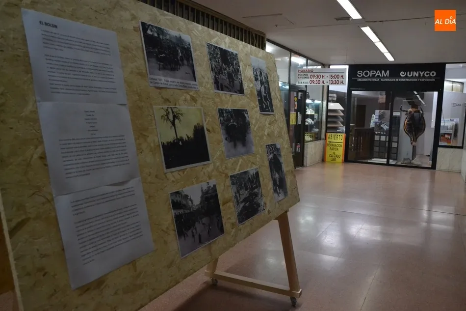Foto 3 - El Carnaval viaja a su pasado en una interesante exposici&oacute;n en el Centro Comercial  