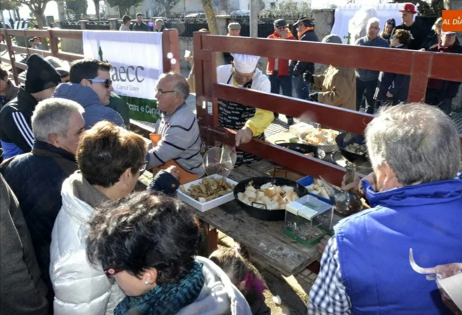 Foto 2 - Recaudados m&aacute;s de 500&euro; en el almuerzo solidario del encierro a caballo  