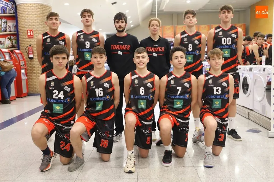 Foto 4 - El CB Tormes presenta a todos sus equipos por todo lo alto