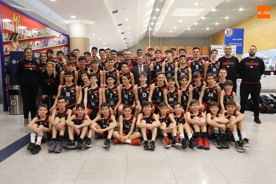 Foto de familia de una plantilla / Lydia González