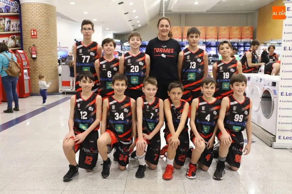 Foto 2 - El CB Tormes presenta a todos sus equipos por todo lo alto