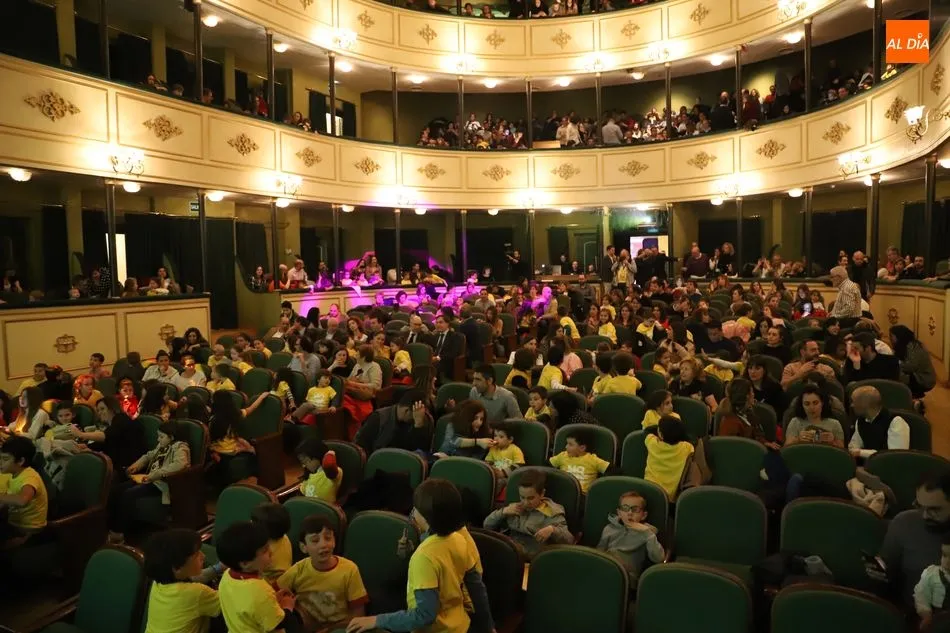 Foto 2 - Concurrido estreno de 'Momonsters' en el Liceo