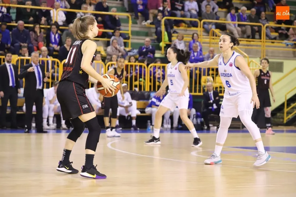 Foto 9 - El Perfumer&iacute;as Avenida no pasa apuros para borrar del mapa al Spartak y meterse en cuartos (92-61)