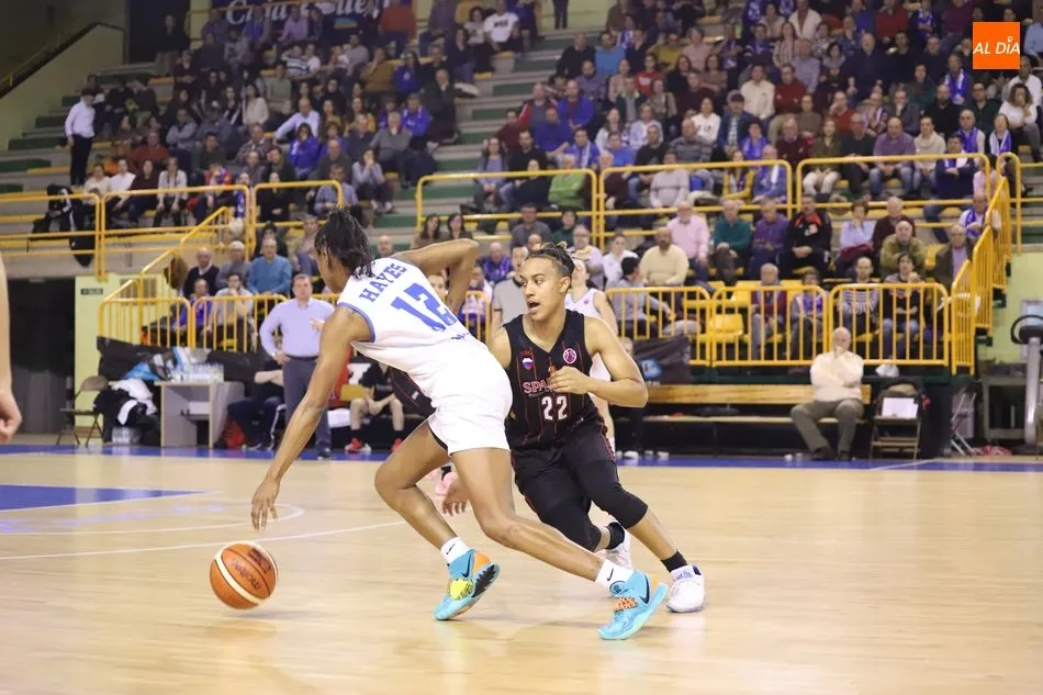 Foto 7 - El Perfumer&iacute;as Avenida no pasa apuros para borrar del mapa al Spartak y meterse en cuartos (92-61)