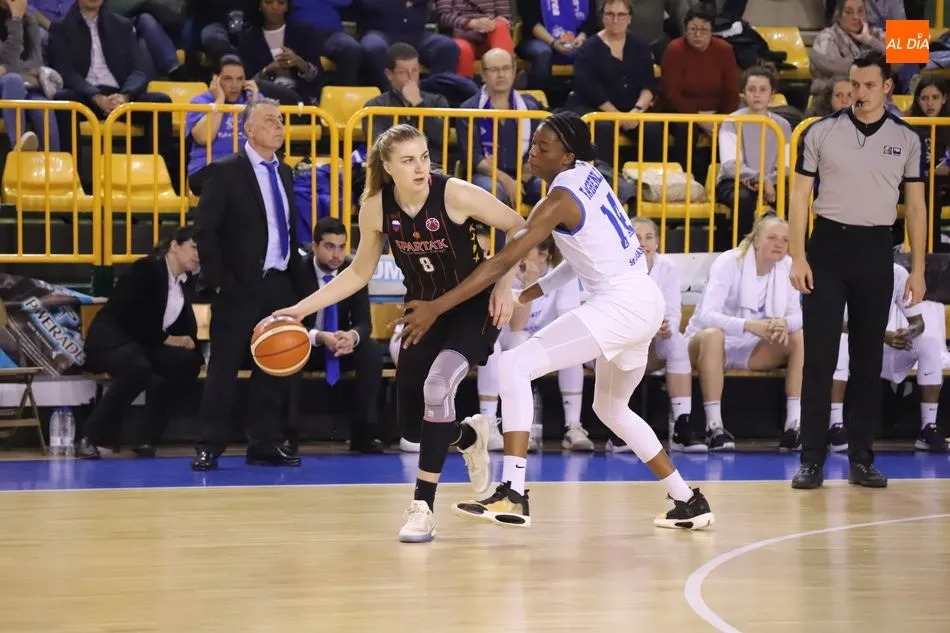 Foto 4 - El Perfumer&iacute;as Avenida no pasa apuros para borrar del mapa al Spartak y meterse en cuartos (92-61)