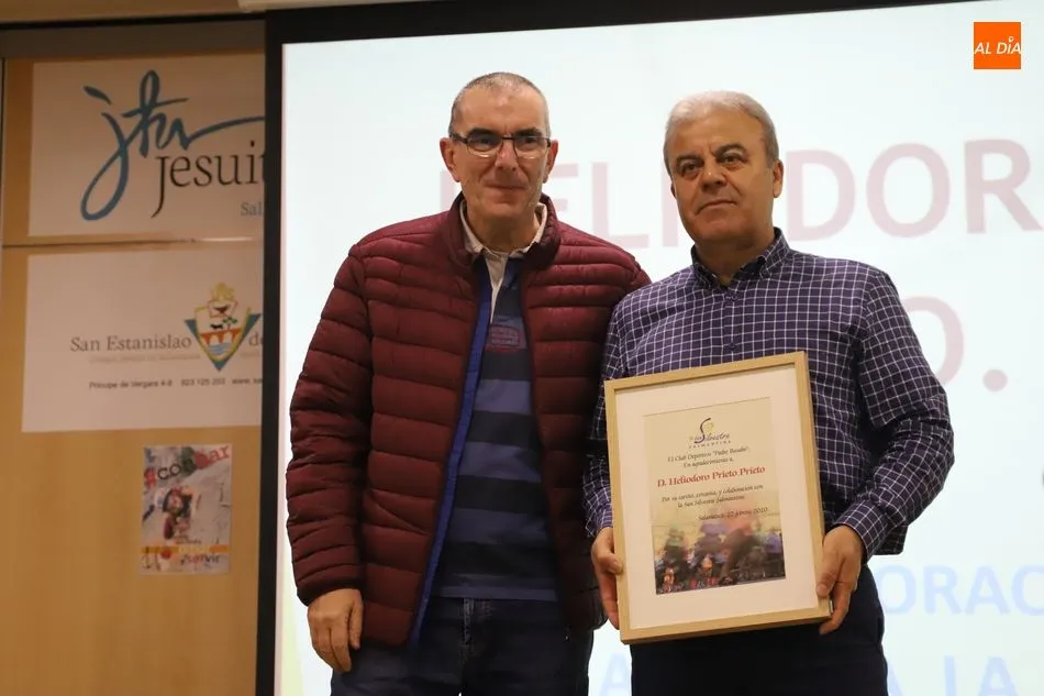Foto 2 - Entregado el &lsquo;XII Chip Solidario de la San Silvestre&rsquo;, valorado en 8.000 euros