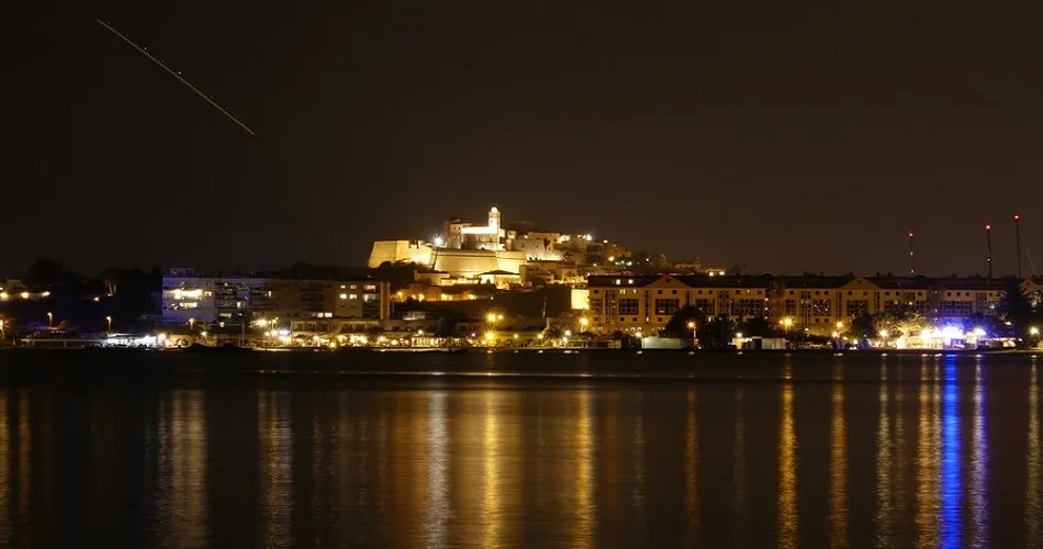 Vacaciones en Ibiza con una acompañante de lujo