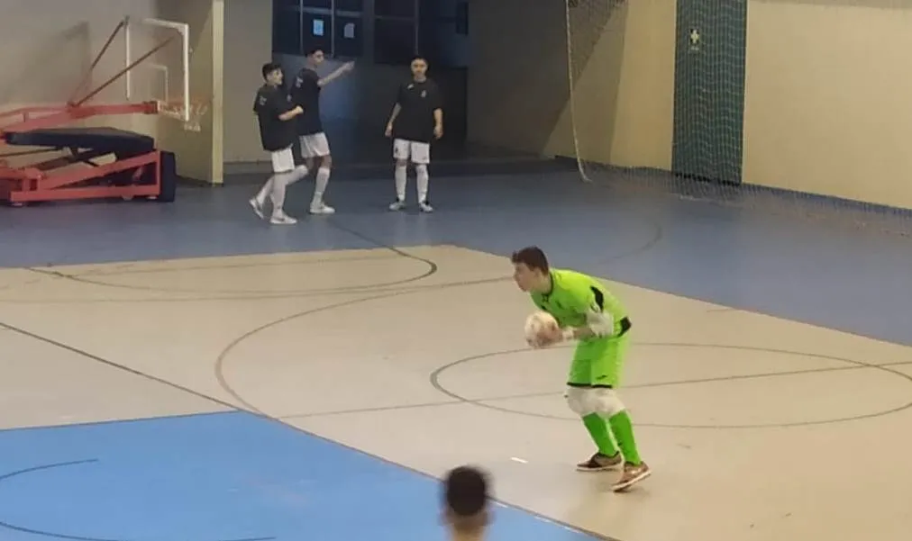 Foto 5 - El III Juvenil sali&oacute; victorioso de su duelo carnavalero con una tremenda fiesta en las gradas  