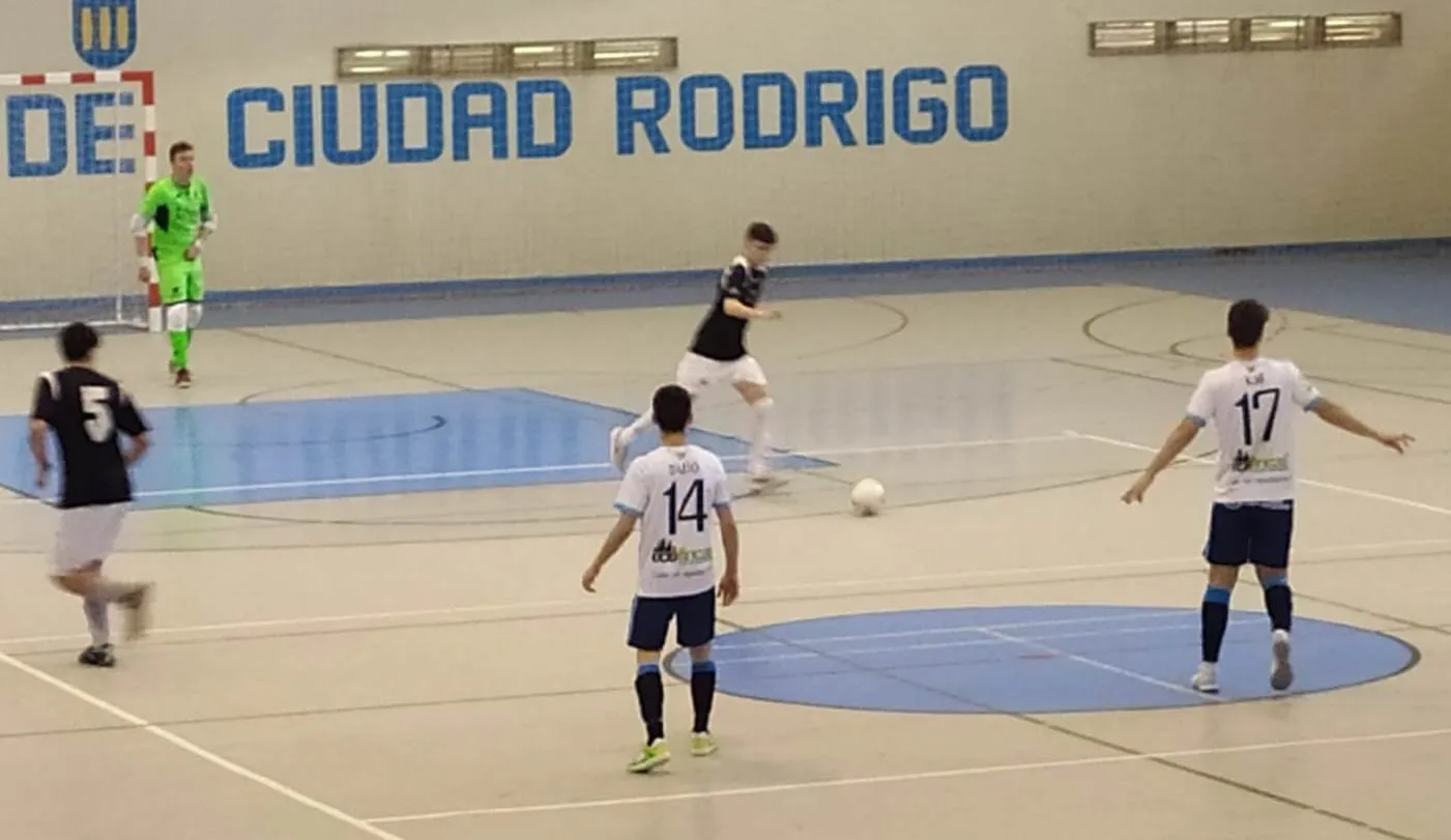 Foto 6 - El III Juvenil sali&oacute; victorioso de su duelo carnavalero con una tremenda fiesta en las gradas  