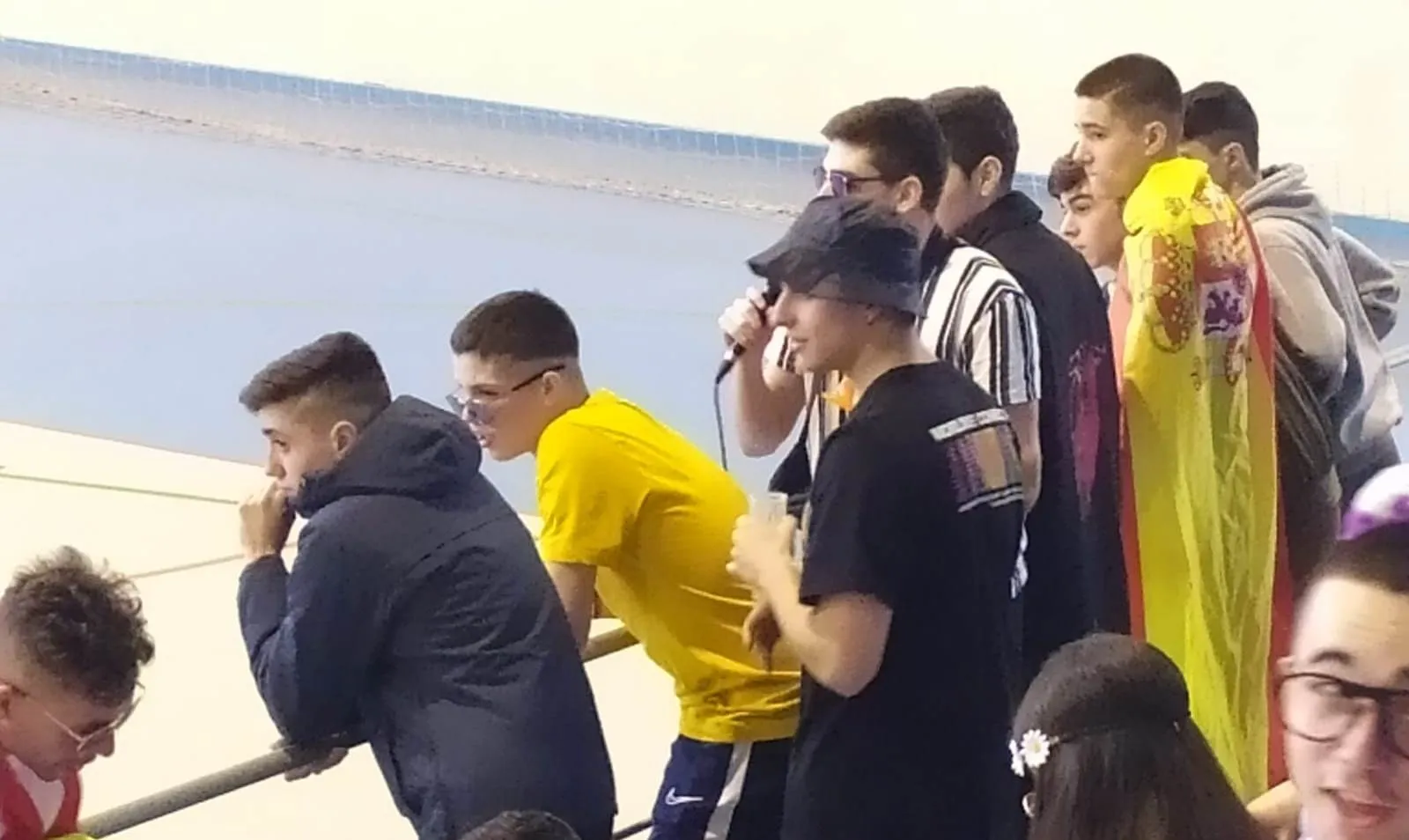 Foto 2 - El III Juvenil sali&oacute; victorioso de su duelo carnavalero con una tremenda fiesta en las gradas  