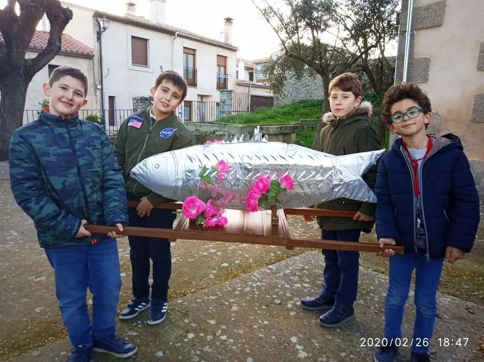 Foto 4 - Ledesma celebra el Entierro de la Sardina con buen humor y una rica degustaci&oacute;n  