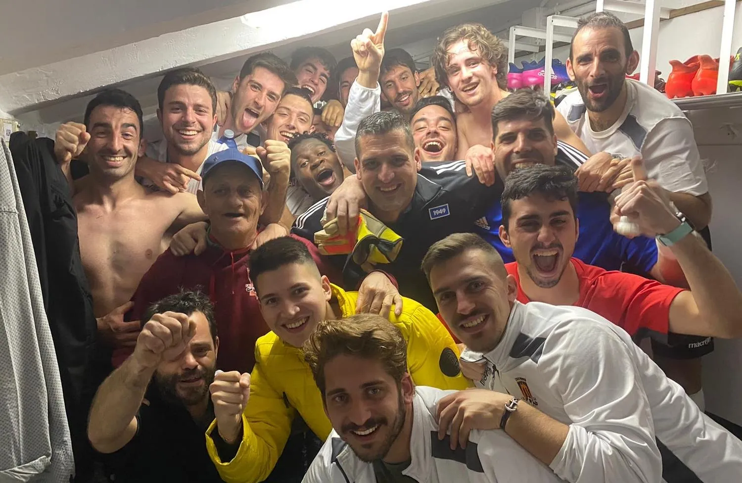 Foto 4 - El Ciudad Rodrigo Senior triunf&oacute; en el derby de Carnaval ante el Hergar con una gran 2&ordf; parte  