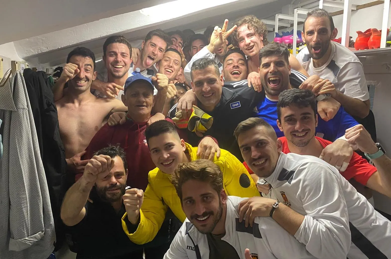 Foto 2 - El Ciudad Rodrigo Senior triunf&oacute; en el derby de Carnaval ante el Hergar con una gran 2&ordf; parte  