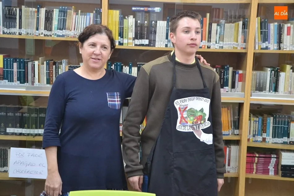 Foto 2 - El IES Fray Diego entrega los premios de los cert&aacute;menes de su D&iacute;a de la Convivencia  