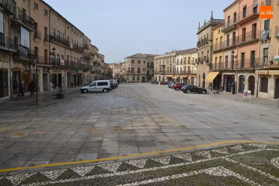 La Plaza Mayor termina de decir adiós a su look carnavalero  