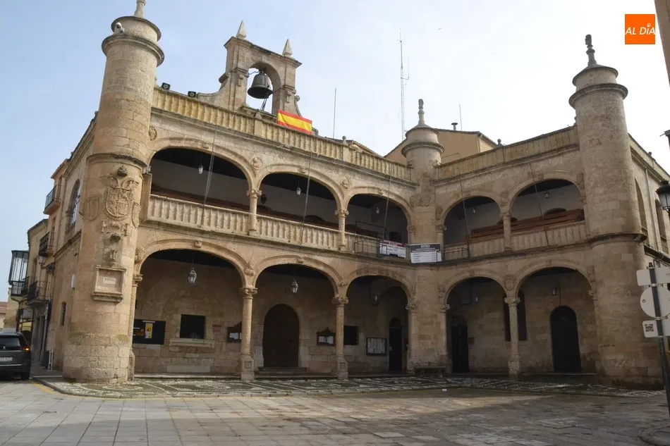 Foto 2 - La Plaza Mayor termina de decir adi&oacute;s a su look carnavalero  