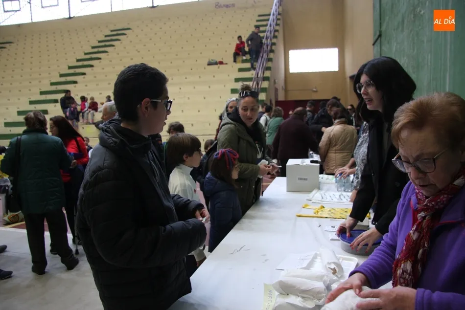 Foto 7 - Peque&ntilde;os y mayores se suman en Vitigudino al Bocata Solidario  