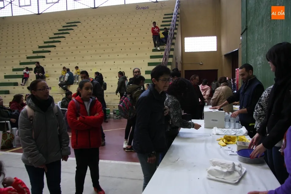 Foto 5 - Peque&ntilde;os y mayores se suman en Vitigudino al Bocata Solidario  