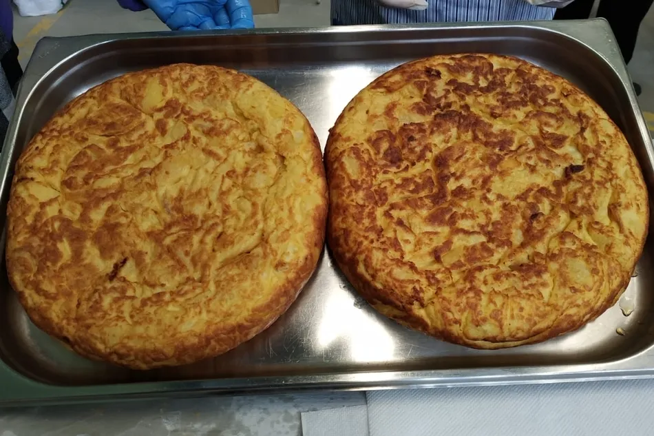 Foto 2 - Peque&ntilde;os y mayores se suman en Vitigudino al Bocata Solidario  