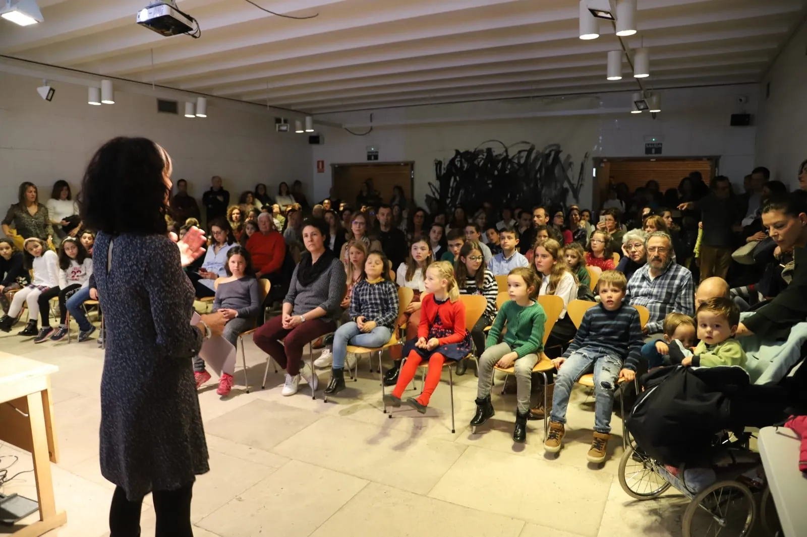 La Casa de las Conchas se llenó durante el homenaje| Fotos: Lydia González