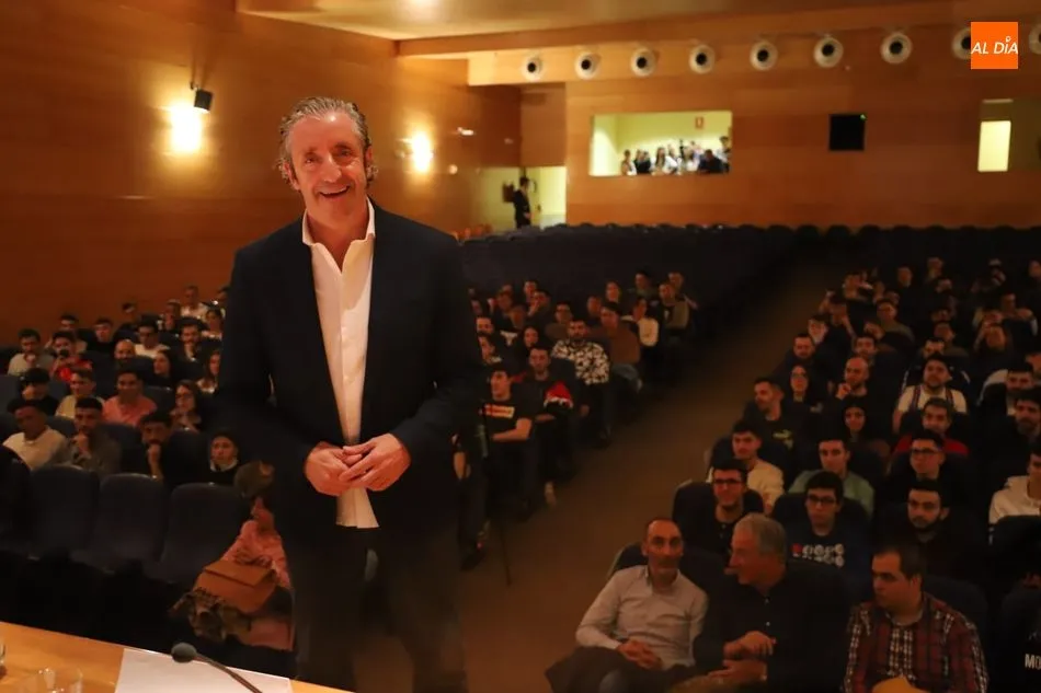 Pedrerol, en los momentos previos al inicio de su charla| Fotos: Lydia González